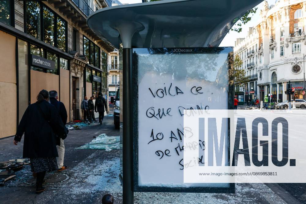 PARIS DAMAGE FROM THE OCTOBER 17, 2026 RIOTS PHOTOPQR LE PARISIEN Olivier Corsan Paris, October 18, 2026 Paris, France, October 18, 2026 This morning, Parisians and tourists discovered the damage and looting of stores that took place the previous day in the capital during the riots on the fringes of the October 17, 2026, demonstration organized by the Yellow Vests against the high cost of living and high school students demanding more resources for education, as seen here on Boulevard Sébastopol. Photo: LP Olivier Corsan. The day of mobilization on October 17 against the high cost of living was marked by scenes of urban guerrilla warfare and looting in many cities. The Prime Minister reported 1,200 arrests and 150 police officers and genda