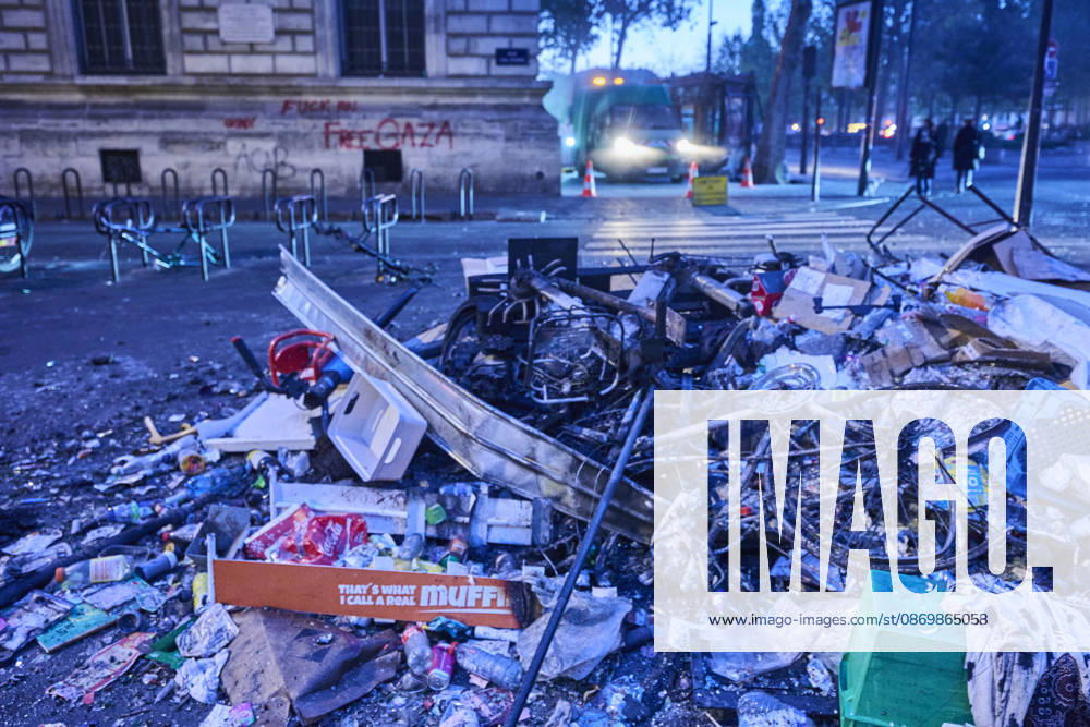 Clearing up debris in Paris following riots PARIS 18-10-2026. The day after in Paris, where the cleanup has begun. Chaos has gripped the city, marked by arson, looting, and riots. Protests are set for October 17, with high school students, university students, farmers, Yellow Vests, and some labor unions calling for a demonstration against the high cost of living, rising fuel prices, and poor conditions within the education system.. NICO GARSTMAN CONTENT CURATION PARIS FRANCE