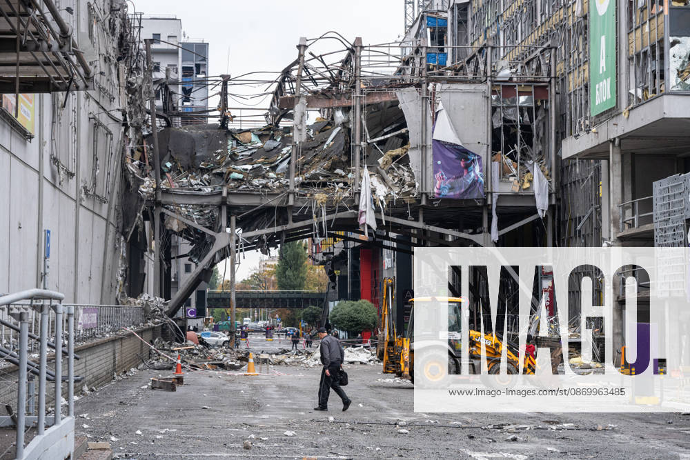 Aftermath of Russian attack on Kiev KYIV, UKRAINE - OCTOBER 19: Aftermath of the Russian attack on a shoping mall in Kyiv, Ukraine on October 19, 2026. Danylo Antoniuk Anadolu Kyiv Ukraine. Editorial use only. Please get in touch for any other usage.