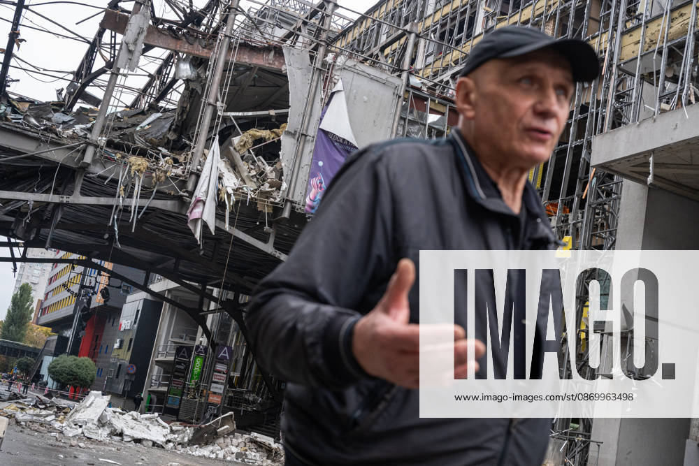 Aftermath of Russian attack on Kiev KYIV, UKRAINE - OCTOBER 19: Serhii, 68, is seen speaking to a journalist at the site of the Russian missile attack in Kyiv, Ukraine on October 19, 2026. Danylo Antoniuk Anadolu Kyiv Ukraine. Editorial use only. Please get in touch for any other usage.