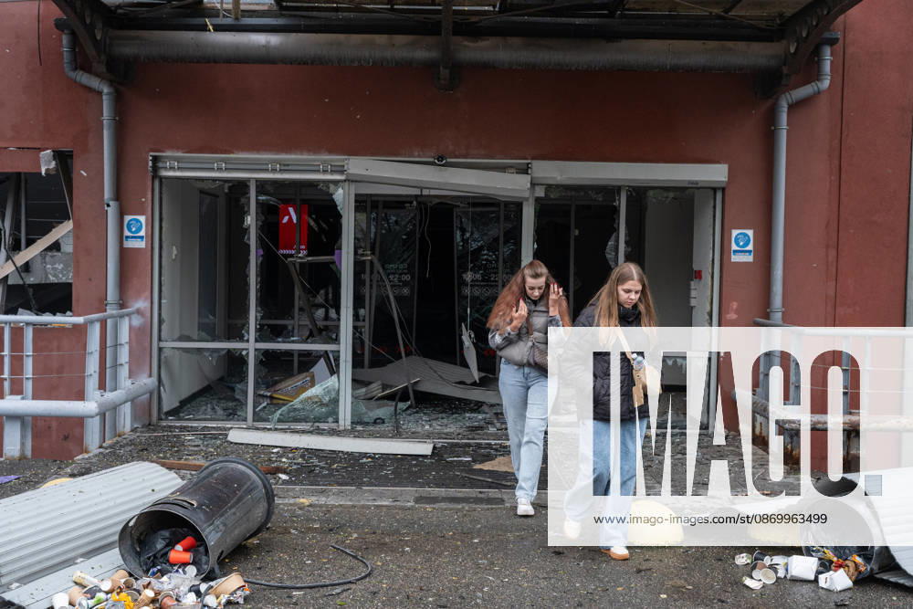 Aftermath of Russian attack on Kiev KYIV, UKRAINE - OCTOBER 19: Aftermath of the Russian attack on a shoping mall in Kyiv, Ukraine on October 19, 2026. Danylo Antoniuk Anadolu Kyiv Ukraine. Editorial use only. Please get in touch for any other usage.