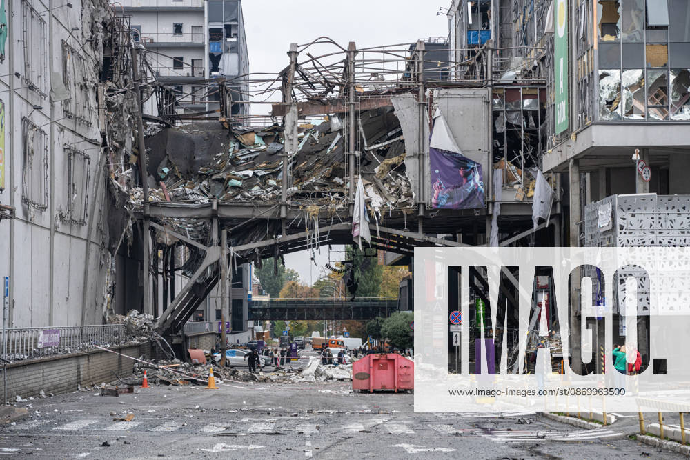 Aftermath of Russian attack on Kiev KYIV, UKRAINE - OCTOBER 19: Aftermath of the Russian attack on a shoping mall in Kyiv, Ukraine on October 19, 2026. Danylo Antoniuk Anadolu Kyiv Ukraine. Editorial use only. Please get in touch for any other usage.