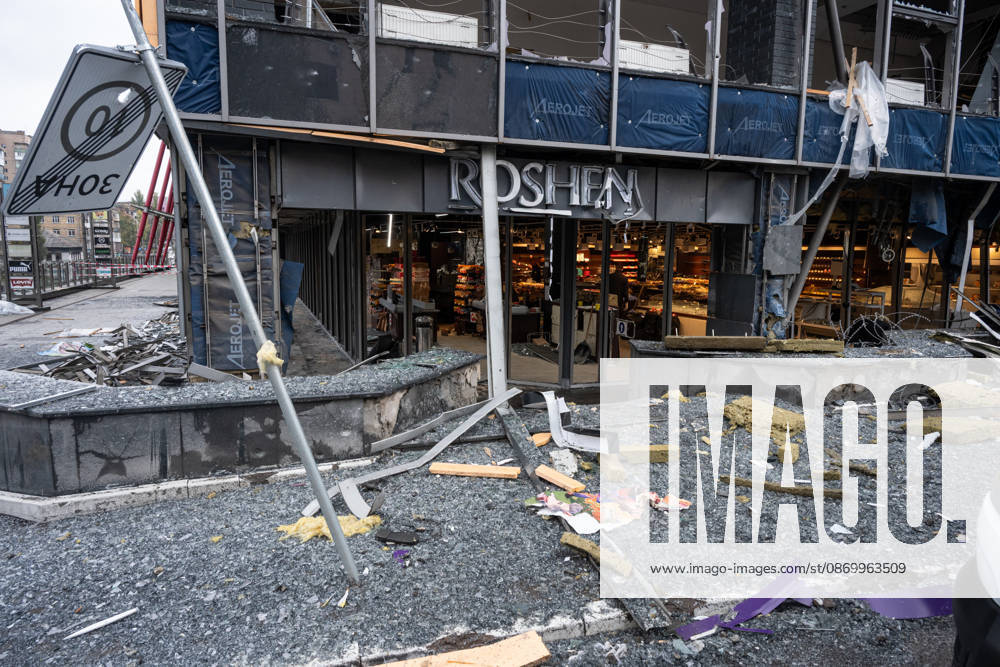 Aftermath of Russian attack on Kiev KYIV, UKRAINE - OCTOBER 19: Aftermath of the Russian attack on a shoping mall in Kyiv, Ukraine on October 19, 2026. Danylo Antoniuk Anadolu Kyiv Ukraine. Editorial use only. Please get in touch for any other usage.