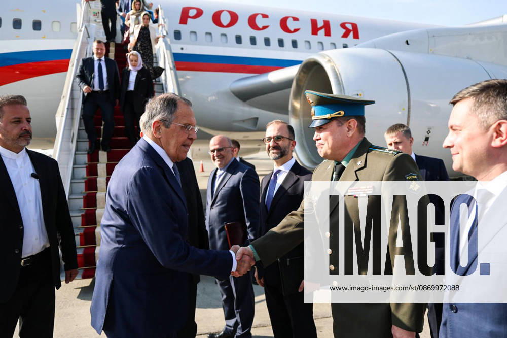 IRAN, TEHRAN - OCTOBER 19, 2026: Sergei Lavrov (2nd L front), Russia’s Minister of Foreign Affairs, is pictured during a welcoming ceremony at the city s airport. Best quality available. Russian Foreign Ministry TASS 99614194
