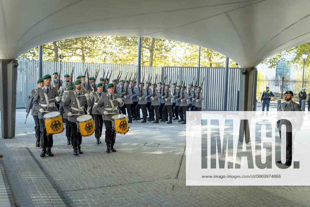 Federal President Frank-Walter Steinmeier, Accreditation of Ambassadors in Berlin, Official Residence at Spreebogen, Federal President Frank-Walter Steinmeier, Accreditation of Ambassadors, Bundeswehr Berlin, Berlin, GER