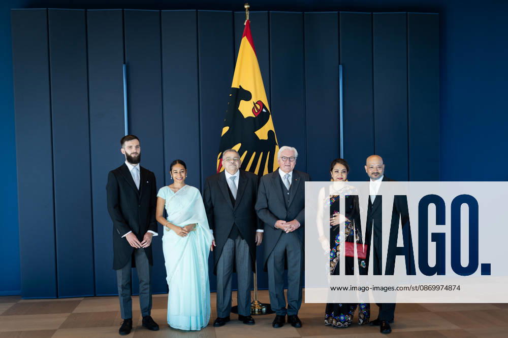 Federal President Frank-Walter Steinmeier, Accreditation of Ambassadors in Berlin, Official Residence at Spreebogen, Federal President Frank-Walter Steinmeier, Accreditation of Ambassadors, Bundeswehr, Ambassador Joseph Lucien Finette of Mauritius with his family, Berlin, Germany