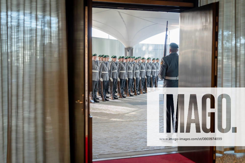 Federal President Frank-Walter Steinmeier, Accreditation of Ambassadors in Berlin, Official Residence at Spreebogen, Federal President Frank-Walter Steinmeier, Accreditation of Ambassadors, Bundeswehr Berlin, Berlin, GER