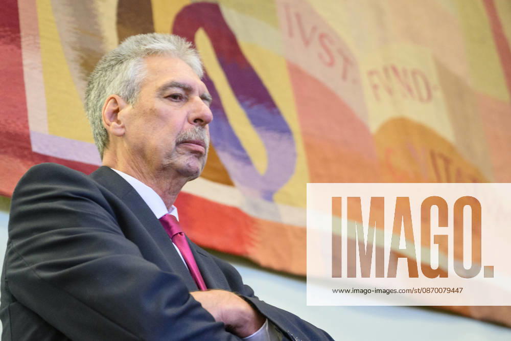 - Wien 20.10.2026 - Korruptionsprozess gegen Siegfried Wolf und Ex-Finanzminister Schelling. Die WKStA kreidet dem Industriellen Wolf eine korruptive Vereinbarung an, Ex-ÖVP-Minister Schelling ist wegen Amtsmissbrauchs mitangeklagt. PHOTO: Angeklagter Ex-ÖVP Finanzmister Hans Jörg Schelling Corruption trial against industrialist Siegfried Wolf and former Finance Minister Hans Jörg Schelling. The Economic and Corruption Prosecutor’s Office (WKStA) accuses Wolf of a corrupt agreement ; former ÖVP minister Schelling is co-accused of abuse of office. Korruption, Prozess, Landesgericht Wiener Neustadt, WKStA,, Korruption, Amtsmissbrauch, Bestechung, Steuerverfahren, Finanzministerium, ÖVP, Justiz, Gericht, Strafprozess Korruptionsproze