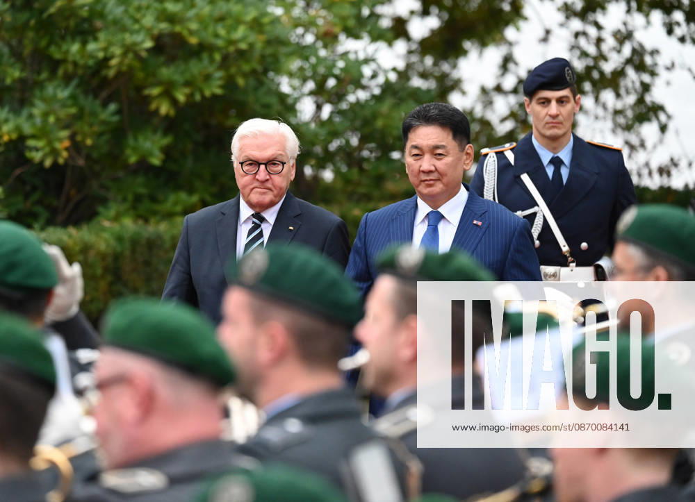 German President Steinmeier meets Mongolian President Khurelsukh in Berlin BERLIN, GERMANY - OCTOBER 20: German President Frank-Walter Steinmeier (L) welcomes Mongolian President Ukhnaagiin Khurelsukh (R) with military honors during his state visit at Villa Borsig in Berlin, Germany, on October 20, 2026. The visit includes talks on bilateral relations between Germany and Mongolia, which established a strategic partnership in 2024. Volodymyr Sindieiev Anadolu Berlin Germany. Editorial use only. Please get in touch for any other usage.