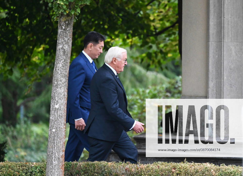 German President Steinmeier meets Mongolian President Khurelsukh in Berlin BERLIN, GERMANY - OCTOBER 20: German President Frank-Walter Steinmeier (R) welcomes Mongolian President Ukhnaagiin Khurelsukh (L) with military honors during his state visit at Villa Borsig in Berlin, Germany, on October 20, 2026. The visit includes talks on bilateral relations between Germany and Mongolia, which established a strategic partnership in 2024. Volodymyr Sindieiev Anadolu Berlin Germany. Editorial use only. Please get in touch for any other usage.