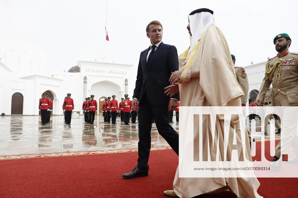 President Macron Visits Bahrain Bahrain s King Hamad bin Isa Al Khalifa welcomes French President Emmanuel Macron at Al-Sakhir Palace near Zallaq, Bahrain, October 20, 2026. Photo by Benoit Tessier Pool ABACAPRESS.COM Zallaq Bahrain