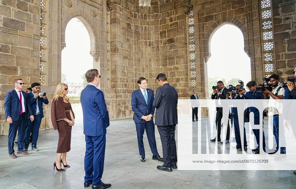 CM Devendra Fadnavis hosts Marco Rubio, his wife, Jeanette Dousdebes Rubio, and Sergio Gor at the Gateway of India Mumbai, Oct 20 (ANI): Maharashtra Chief Minister Devendra Fadnavis interacts with U.S. Secretary of State Marco Rubio at the Gateway of India, in Mumbai on Tuesday. Rubio s wife, Jeanette Dousdebes Rubio and U.S. Ambassador to India Sergio Gor also present. (@Dev_Fadnavis X ANI Photo) Mumbai Maharashtra India