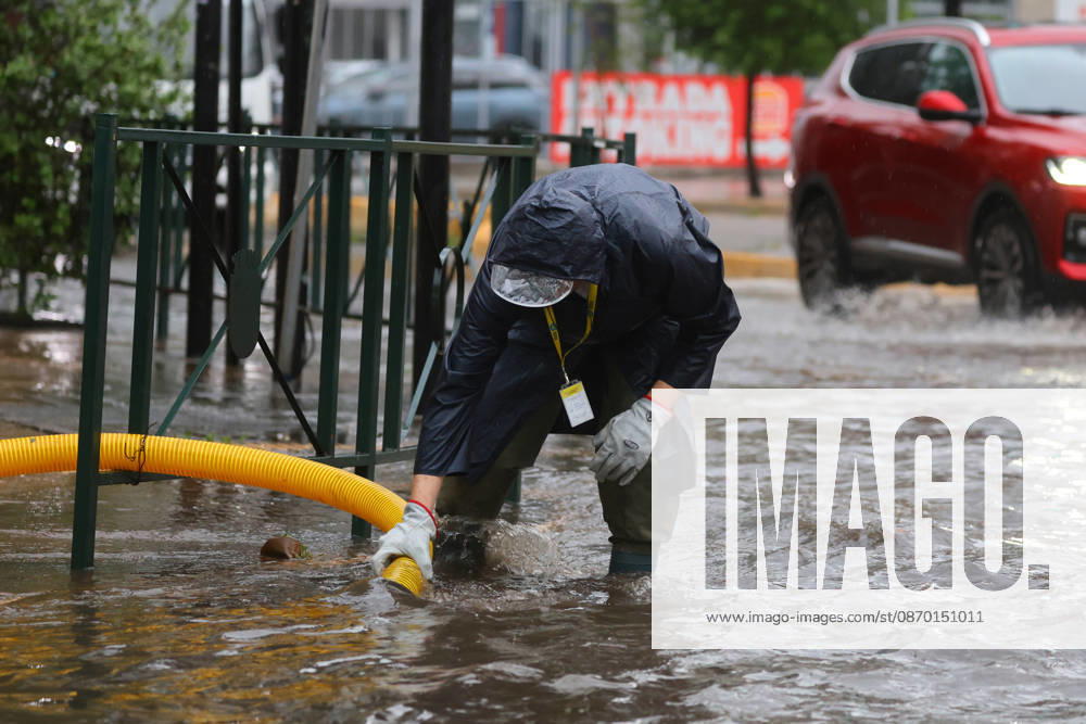 Santiago, October 20, 2026: Flooding at the intersection of Irarrazaval and Lo Encalada streets during the storm system affecting the metropolitan region. Jonnathan Oyarzun, Aton Chile, Santiago, Chile. Aton 1201193