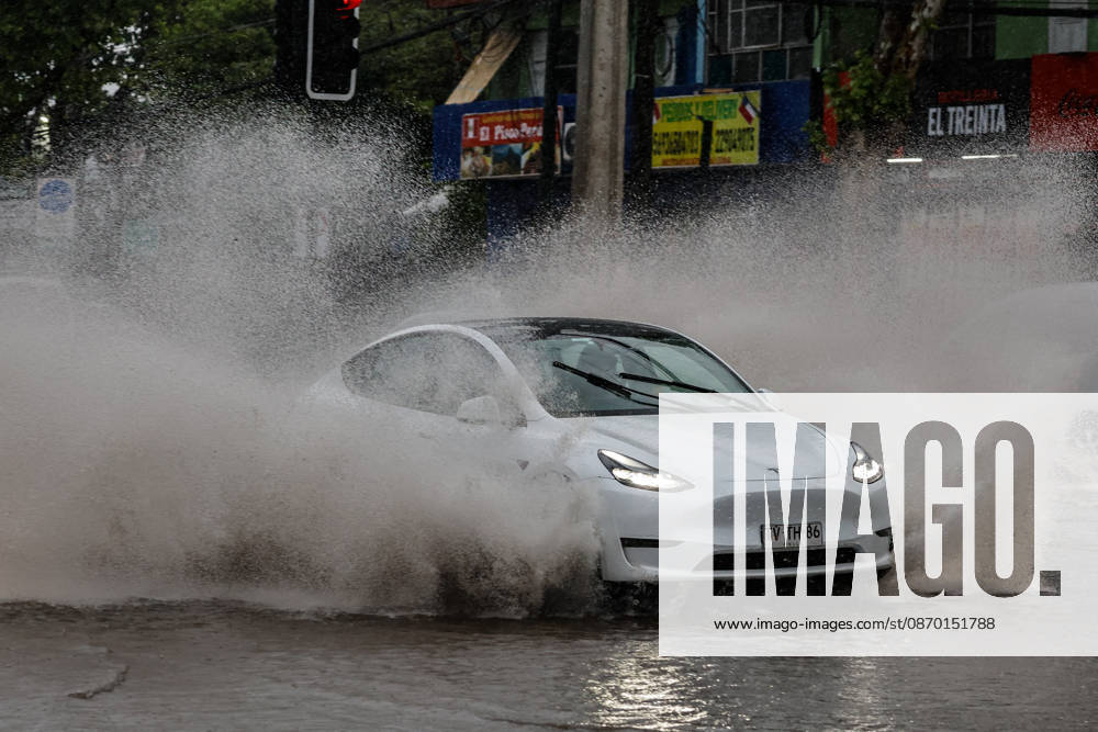 Santiago, October 20, 2026: Flooding at the intersection of Gran Avenida and Los Aviadores streets during the storm front affecting the metropolitan region. Diego Martin Aton Chile, Santiago, Chile. Aton 1201219 jpeg
