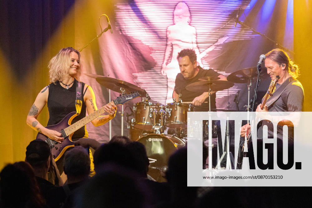 Yasi Hofer and Band at Harmonie Bonn on October 26, 2020 Guitarist Yasi HOFER from Ulm, with her band: Steffen KNAUS on bass and Christoph SCHERER, drums, at a concert at Harmonie Bonn. They’re performing there as part of the Best Of Tour 2026. Their style ranges from rock-inspired guitar parts to fusion. Bonn Harmonie Bonn North Rhine-Westphalia Germany