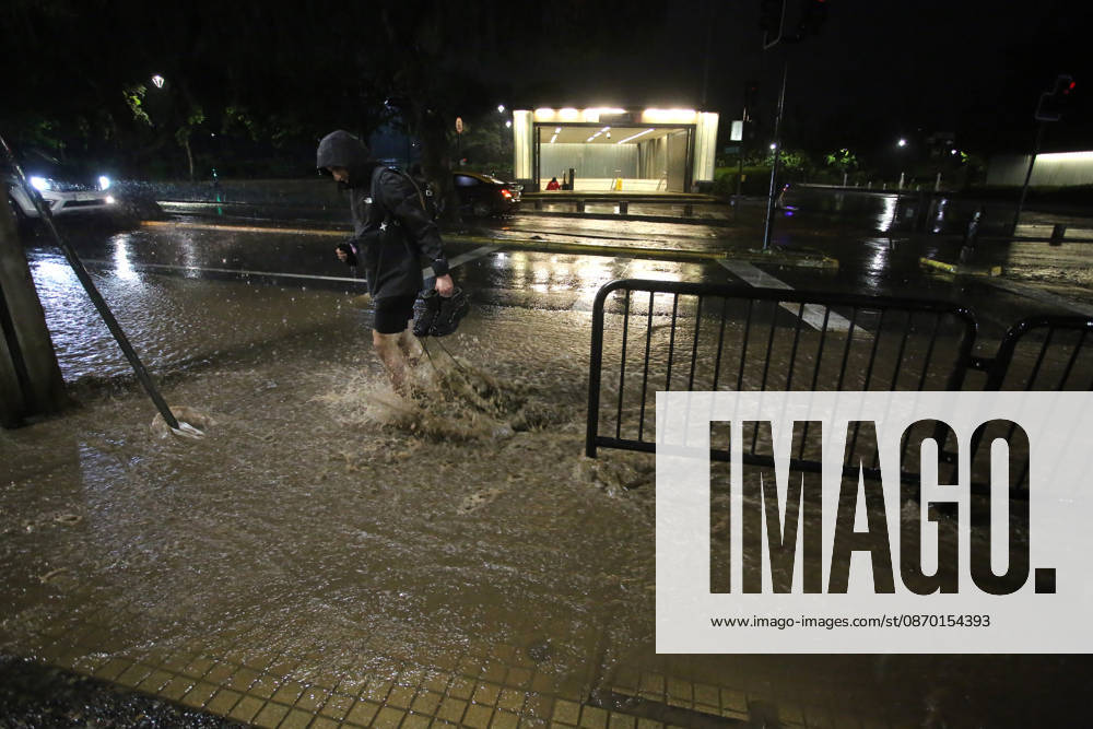 Santiago, October 20, 2026: A flooded street at the intersection of Camino el Alba and Apoquindo during the storm affecting the metropolitan region. Jonnathan Oyarzun, Aton Chile, Santiago, Chile. Aton 1201275