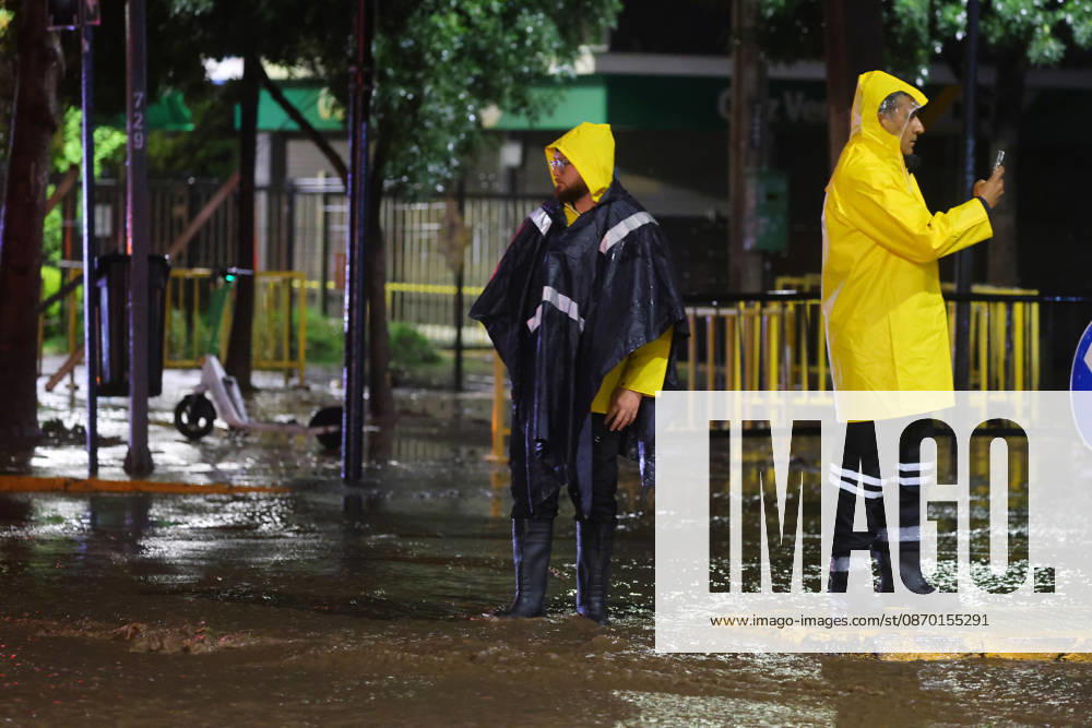 Santiago, October 20, 2026: A flooded street at the intersection of Camino el Alba and Apoquindo during the storm affecting the metropolitan region. Jonnathan Oyarzun, Aton Chile, Santiago, Chile. Aton 1201290