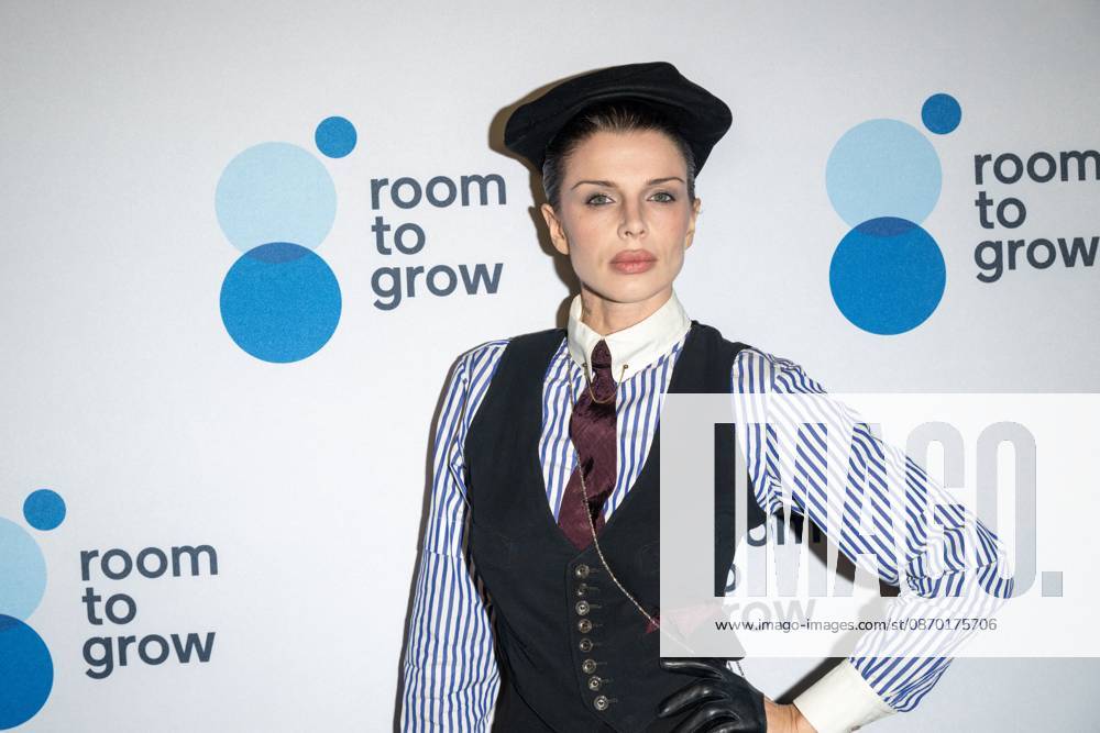 Room to Grow Gala, New York, USA - 20 Oct Julia Fox attends the Room to Grow Gala at Ziegfeld Ballroom on October 20, 2026 in New York City. New York United States