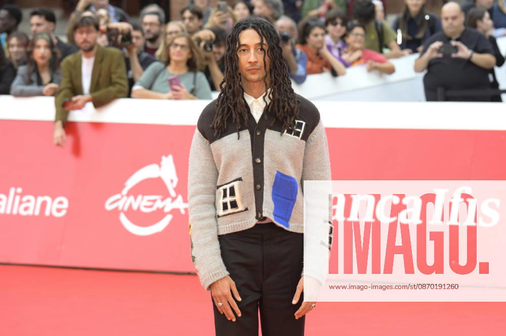 Ghali at the premiere of the film *7 anniversari* at the 21st Rome International Film Festival (Festa del Cinema di Roma 2026) at the Auditorium Parco della Musica in Rome, October 20, 2026 Foto:xA.xM.xTinghinox xFuturexImagex anniversari_6024