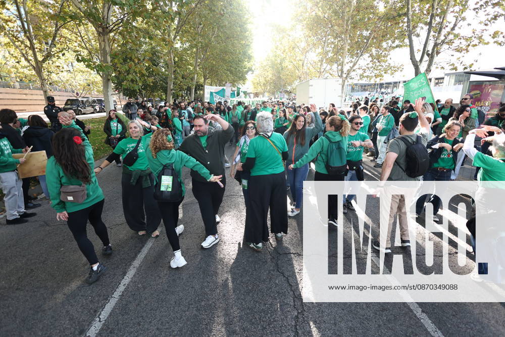 Rally at the Madrid Regional Assembly in Support of the Indefinite Education Strike Several people at a rally in support of public education, in front of the Madrid Regional Assembly, on October 22, 2026, in Madrid, Spain. Public school teachers in the Community of Madrid began an indefinite strike on October 14 to demand more resources and better working conditions. The strike was called by the unions CCOO, CGT, CNT, Solidaridad Obrera, STEM, and UGT, as well as by the teachers’ advocacy groups Educación Especial Digna, Menos Lectivas, and Queremos FP. Among their main demands are the restoration of a maximum of 17 teaching periods per week in secondary education and vocational training, and 22 in elementary school, and a reduction