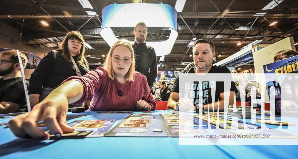 First Day of the Essen Game Fair SPIEL Essen will take place from October 22 to 25, 2026, at the Messe Essen exhibition grounds ** FOR ** **Editor Kirsten Gnoht plays the game Stibitzt on Thursday, October 10, 2026 First Day of the Essen Game Fair SPIEL Essen