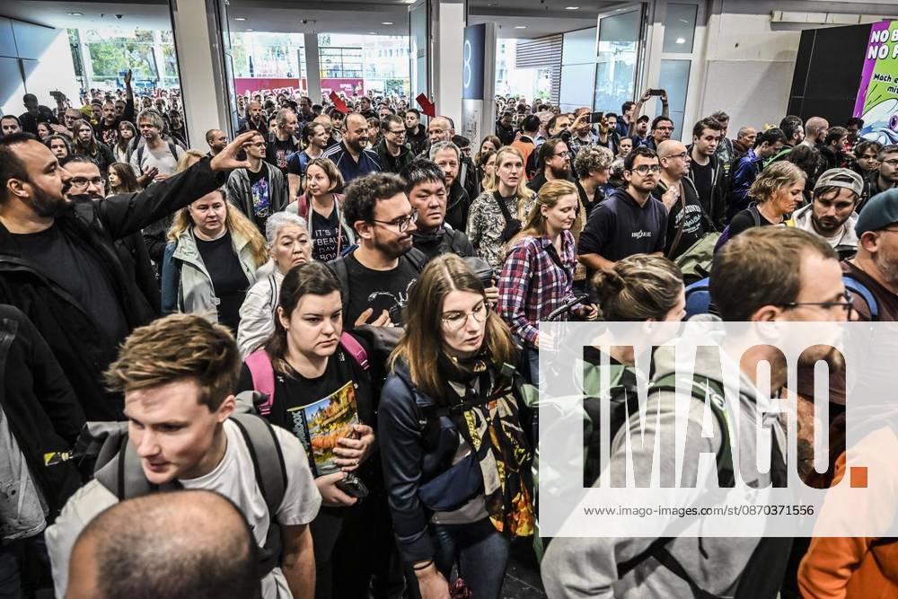 First Day of the Essen Game Fair SPIEL Essen will take place from October 22 to 25, 2026, at the Messe Essen exhibition grounds ** ** **The first visitors flood into the fair on Thursday, October 10, 2026 First Day of the Essen Game Fair SPIEL Essen will take place