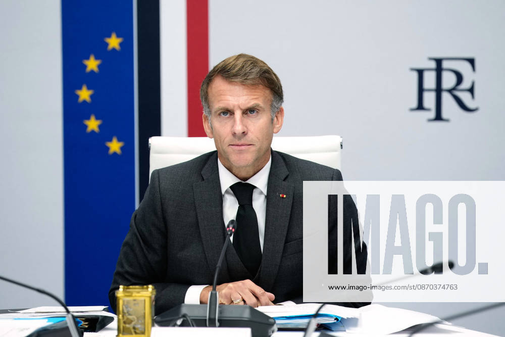 President Macron At A Security Council - Paris French President Emmanuel Macron attends a security council at the Elysee Palace in Paris, Thursday, Oct. 22, 2026. Photo by Teresa Suarez Pool ABACAPRESS.COM Paris France