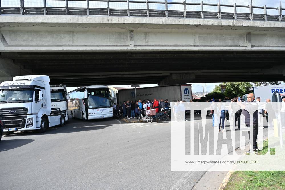 Trucks blockade Via Argine to protest fuel and living costs, Naples, October 22, 2026 Naples Italy - ZUMAa289 20261022_zia_a289_099