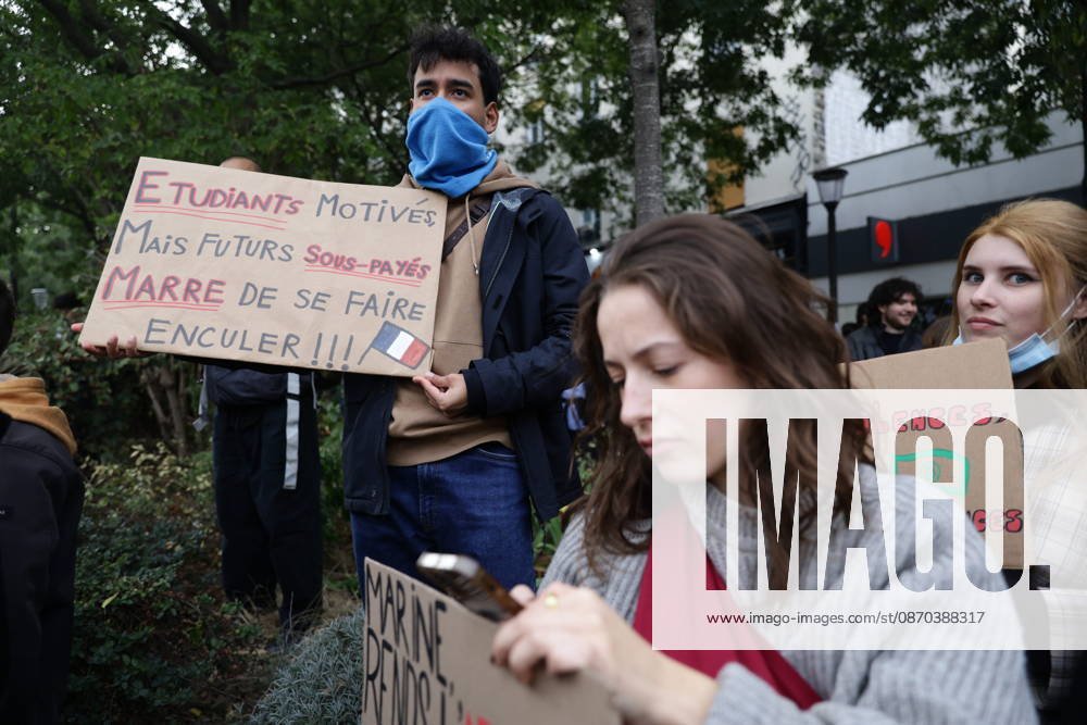 Students gather outside Pitie-Salpetriere hospital in Paris PARIS, FRANCE - OCTOBER 22: Students and protesters gather outside the Pitie-Salpetriere hospital in Paris, France, on October 22, 2026, during a demonstration called by student and high school organisations amid ongoing social and political tensions in France. The demonstration had been banned by the Paris police prefecture. Ibrahim Ezzat Anadolu Paris France. Editorial use only. Please get in touch for any other usage.