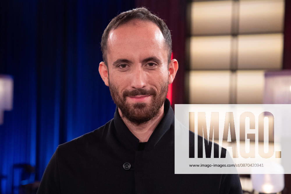 Igor LEVIT, pianist, musician, portrait, close-up, single image, single subject, guest on the WDR television show Koelner Treff