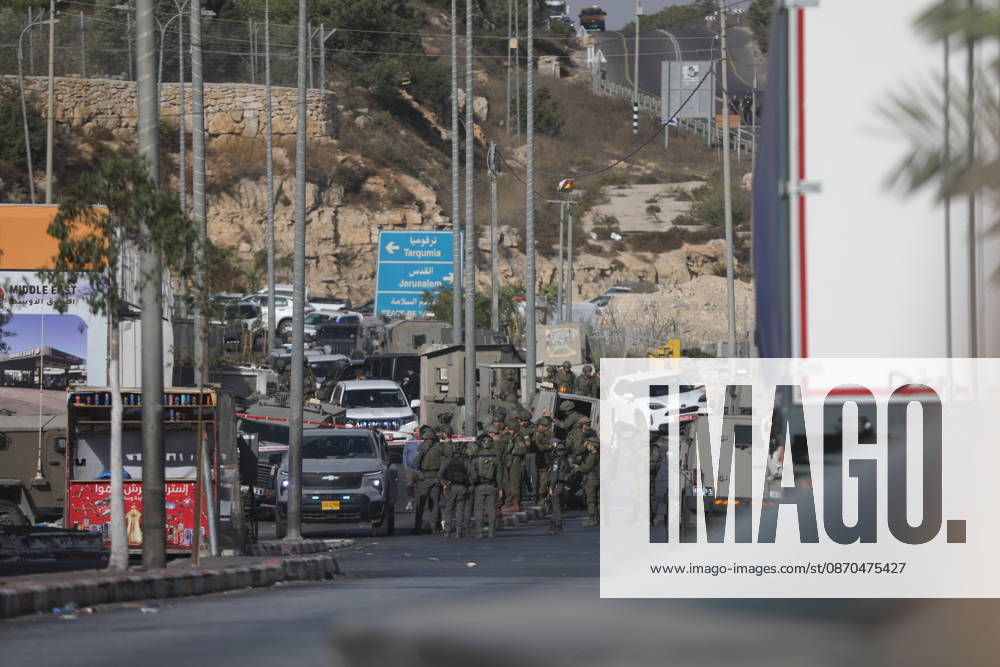 Israeli forces kill two Palestinians in Farsh Al Hawa area of Hebron HEBRON, WEST BANK, PALESTINE - OCTOBER 23: Israeli forces stand guard in the Farsh Al Hawa area at the northern entrance to Hebron after Israeli soldiers shot and killed two Palestinians alleging they had launched an attack targeting Israelis in the vicinity before sealing off the area with military security cordons in West Bank, Palestine on October 23, 2026. Mamoun Wazwaz Anadolu Hebron West Bank. Editorial use only. Please get in touch for any other usage.