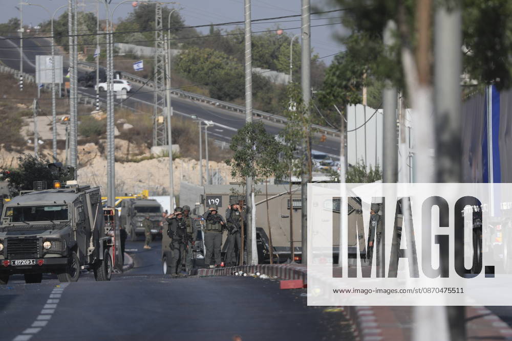 Israeli forces kill two Palestinians in Farsh Al Hawa area of Hebron HEBRON, WEST BANK, PALESTINE - OCTOBER 23: Israeli forces stand guard in the Farsh Al Hawa area at the northern entrance to Hebron after Israeli soldiers shot and killed two Palestinians alleging they had launched an attack targeting Israelis in the vicinity before sealing off the area with military security cordons in West Bank, Palestine on October 23, 2026. Mamoun Wazwaz Anadolu Hebron West Bank. Editorial use only. Please get in touch for any other usage.