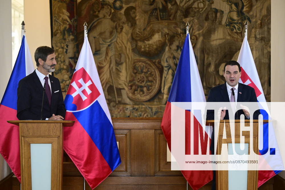 The press conference after meeting of Czech Foreign Affair Minister Petr Macinka, right, his Slovak counterpart Juraj Blanar, left, on preparations for joint session of the two governments and further development of Czech-Slovak relations, in Prague, Czech Republic, on October 23, 2026. (CTKxPhoto RomanxVondrous) CTKPhotoP2026102304223 CTKPhotoP2026102304223