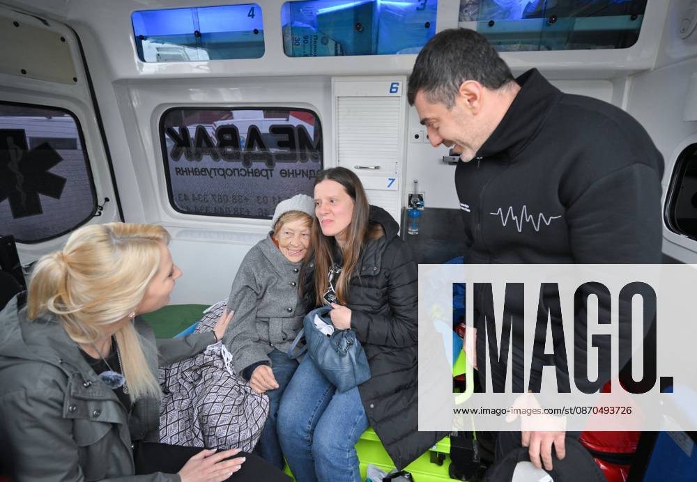 Belarus Russia Ukraine Military Operation POWs Exchange 9271106 23.10.2026 Russian Human Rights Commissioner Yana Lantratova and Ukrainian Human Rights Commissioner Dmytro Lubinets are seen with members of a family reunited after being separated by hostilities during a prisoner-of-war exchange between Russia and Ukraine in Gomel Region, Belarus. Yuri Kochetkov Sputnik Gomel region Belarus