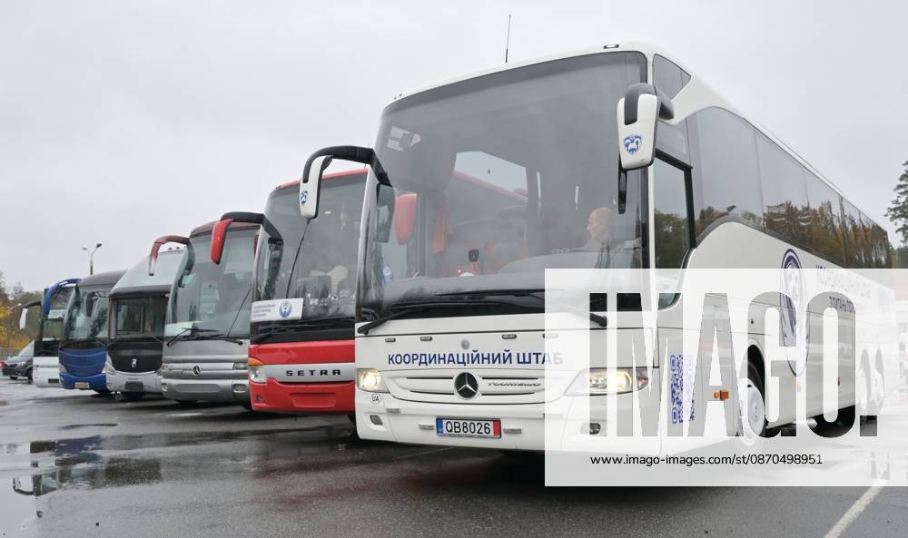 Belarus Russia Ukraine Military Operation POWs Exchange 9271130 23.10.2026 Buses are seen during a prisoner-of-war exchange between Russia and Ukraine at the Novaya Guta checkpoint in Gomel Region, Belarus. Russia and Ukraine on October 23 complete a swap of 270 prisoners of war each. A humanitarian action to reunite Russian and Ukrainian families also takes place, a total of seven people return to Russia, including a married couple, and six families travel to Ukraine. Yuri Kochetkov Sputnik Gomel region Belarus