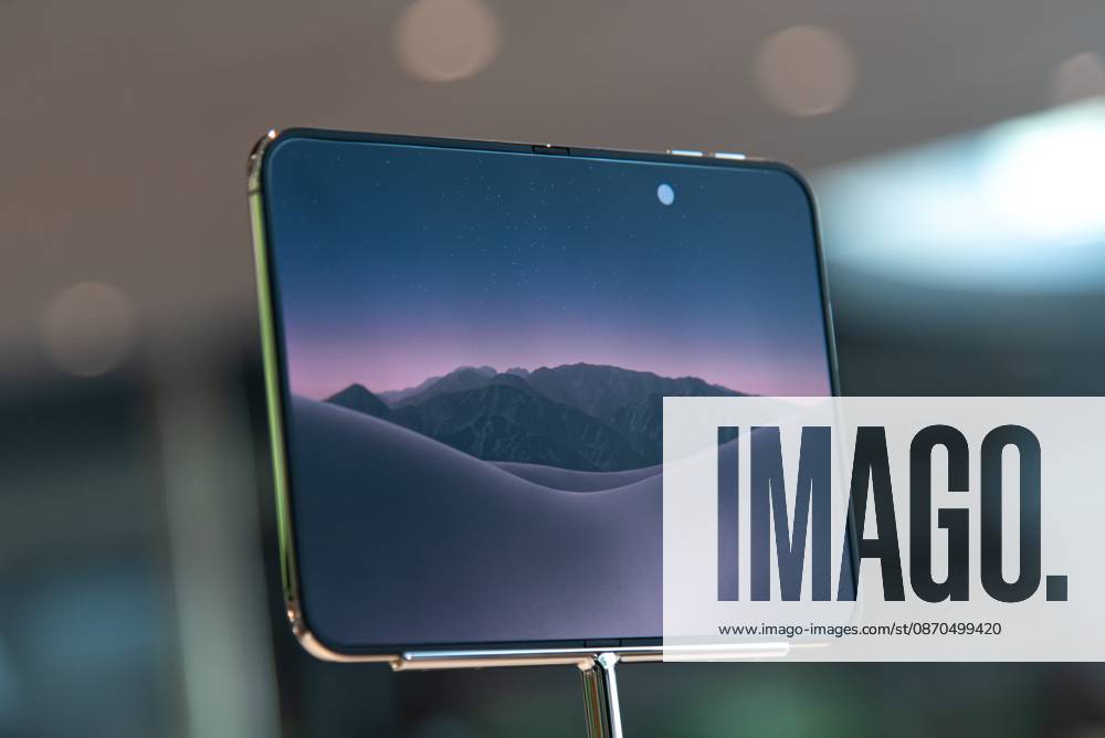 A new iPhone Duo model displayed at an Apple Store..The iPhone Duo, Apple s first foldable phone, was officially launched for purchase at the Apple Store in Bangkok on October 23, 2026. Bangkok Thailand - ZUMAs197 20261023_aaa_s197_012