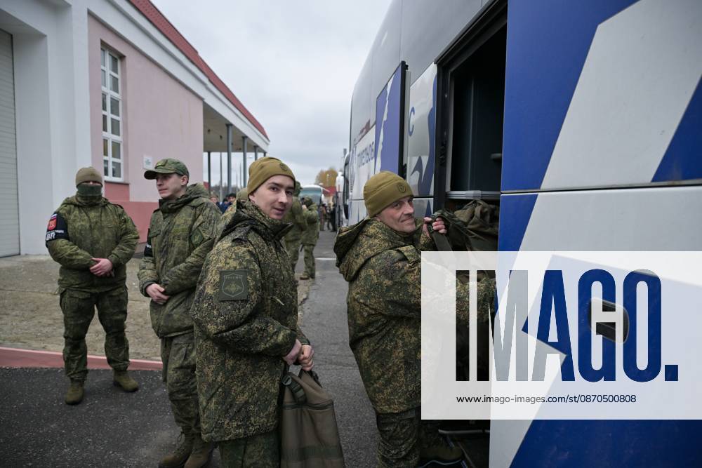 Belarus Russia Ukraine Military Operation POWs Exchange 9271153 23.10.2026 Prisoners of war board a bus during an exchange between Russia and Ukraine at the Novaya Guta checkpoint in Gomel Region, Belarus. Russia and Ukraine on October 23 complete a swap of 270 prisoners of war each. A humanitarian action to reunite Russian and Ukrainian families also takes place, a total of seven people return to Russia, including a married couple, and six families travel to Ukraine. Yuri Kochetkov Sputnik Gomel region Belarus