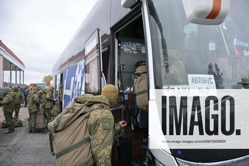 Belarus Russia Ukraine Military Operation POWs Exchange 9271154 23.10.2026 Prisoners of war board a bus during an exchange between Russia and Ukraine at the Novaya Guta checkpoint in Gomel Region, Belarus. Russia and Ukraine on October 23 complete a swap of 270 prisoners of war each. A humanitarian action to reunite Russian and Ukrainian families also takes place, a total of seven people return to Russia, including a married couple, and six families travel to Ukraine. Yuri Kochetkov Sputnik Gomel region Belarus