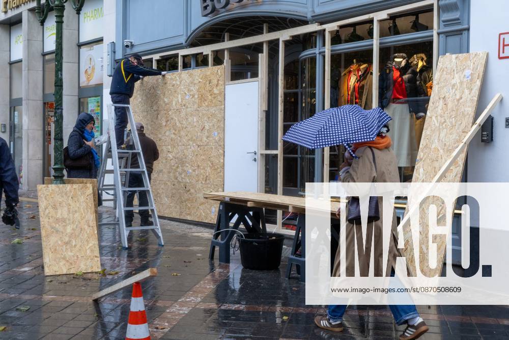 Storefronts boarded up with wooden panels, in Brussels, on Friday 23 October 2026. Stores are preparing for another protest scheduled for Saturday. NICOLASxMAETERLINCK 190744660