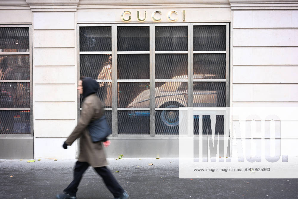 Stores Prepare for Demonstration - Paris Shopkeepers install wooden boards to barricade their shop windows in preparation for demonstration in Paris, France, on October 23, 2026. Photo by Ammar Abd Rabbo ABACAPRESS.COM Paris France