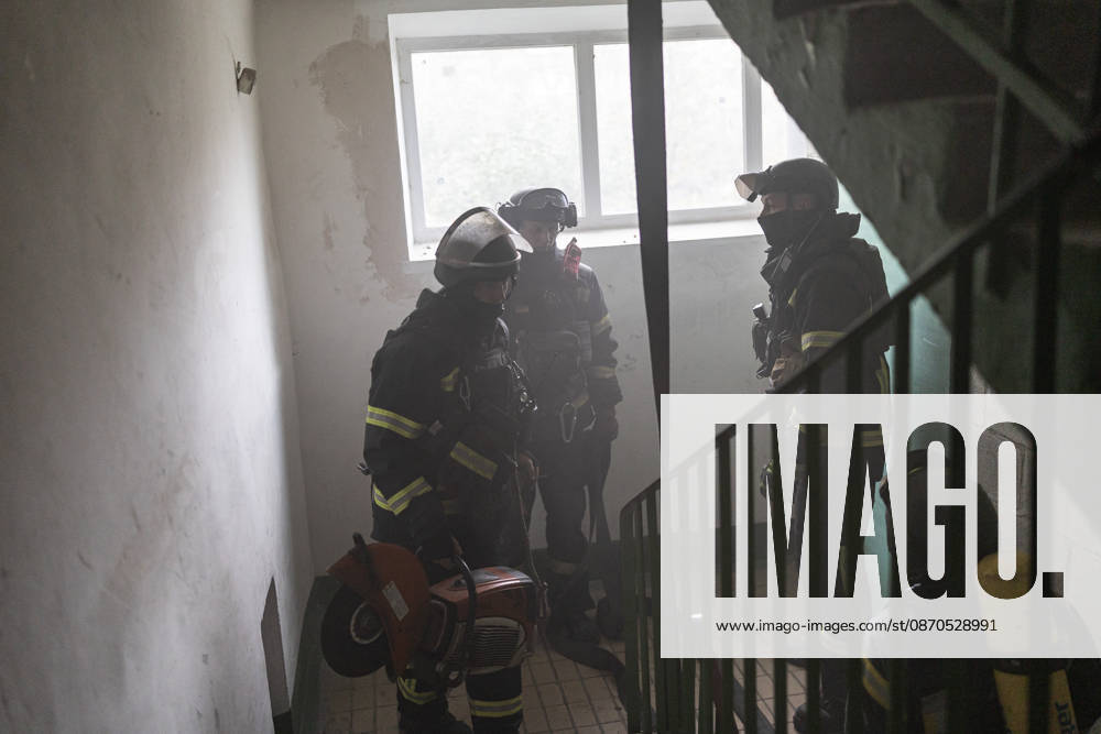 Russian drone attack on a residential building in Kramatorsk KRAMATORSK, UKRAINE - OCTOBER 23: Ukrainian firefighters put out a fire following a Russian drone attack on a residential building in Kramatorsk, Ukraine, 23 October 2026 Diego Herrera Carcedo Anadolu Kramatorsk Ukraine. Editorial use only. Please get in touch for any other usage.