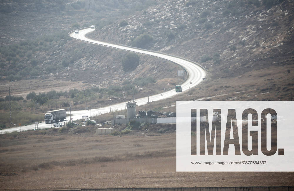 A view of an Israeli military site, showing a watchtower at a checkpoint near the city of Nablus in the West Bank. The Israeli military imposed a security cordon around all areas under the control of the Palestinian Authority—led by Mahmoud Abbas—following a shooting incident near the city of Hebron. This comes after Israeli Prime Minister Benjamin Netanyahu ordered a full security lockdown across the West Bank and the city of Hebron. Nablus Palestine - ZUMAs197 20261023_aaa_s197_070