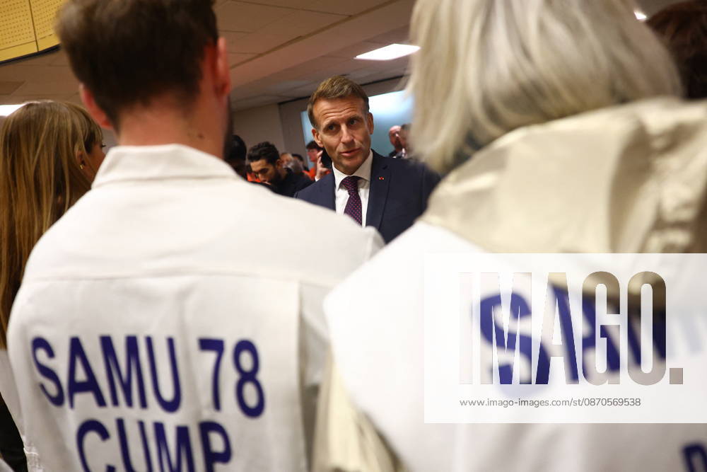 French President Macron in Trappes After Deadly Shooting - France French President Emmanuel Macron meets rescue forces at the town hall after a drive-by shooting during which a person was killed and at least four others were wounded including a 12-year-old girl, in Trappes, in the Yvelines department, near Paris, France, October 23, 2026. Photo by Hannah McKay Pool ABACAPRESS.COM Trappes France