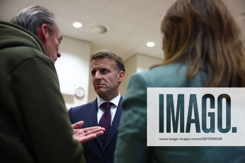 French President Macron in Trappes After Deadly Shooting - France French President Emmanuel Macron meets community members at the town hall after a drive-by shooting during which a person was killed and at least four others were wounded including a 12-year-old girl, in Trappes, in the Yvelines department, near Paris, France, October 23, 2026. Photo by Hannah McKay Pool ABACAPRESS.COM Trappes France
