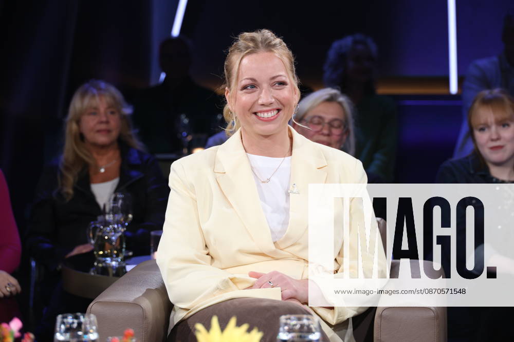 Zora Klipp, restaurateur and TV chef, guest on the NDR Talk Show; photo op on October 23, 2026, at the Hamburg Lokstedt TV studio prior to the broadcast on NDR Television’s Channel 3