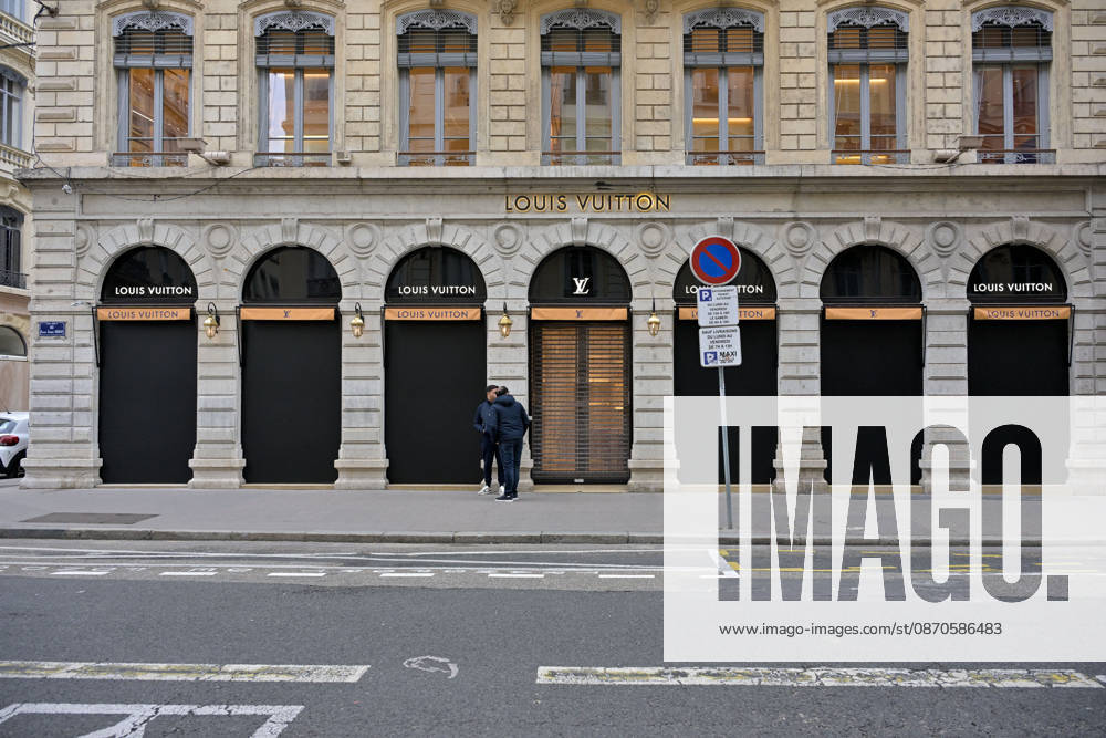 Shops Boarded Up With Wooden Panels - Lyon Shops in Lyon are boarded up with wooden panels ahead the Yellow Vests Protest Act II In Lyon, France on October 24, 2026. Photo by ABACAPRESS.COM Lyon France