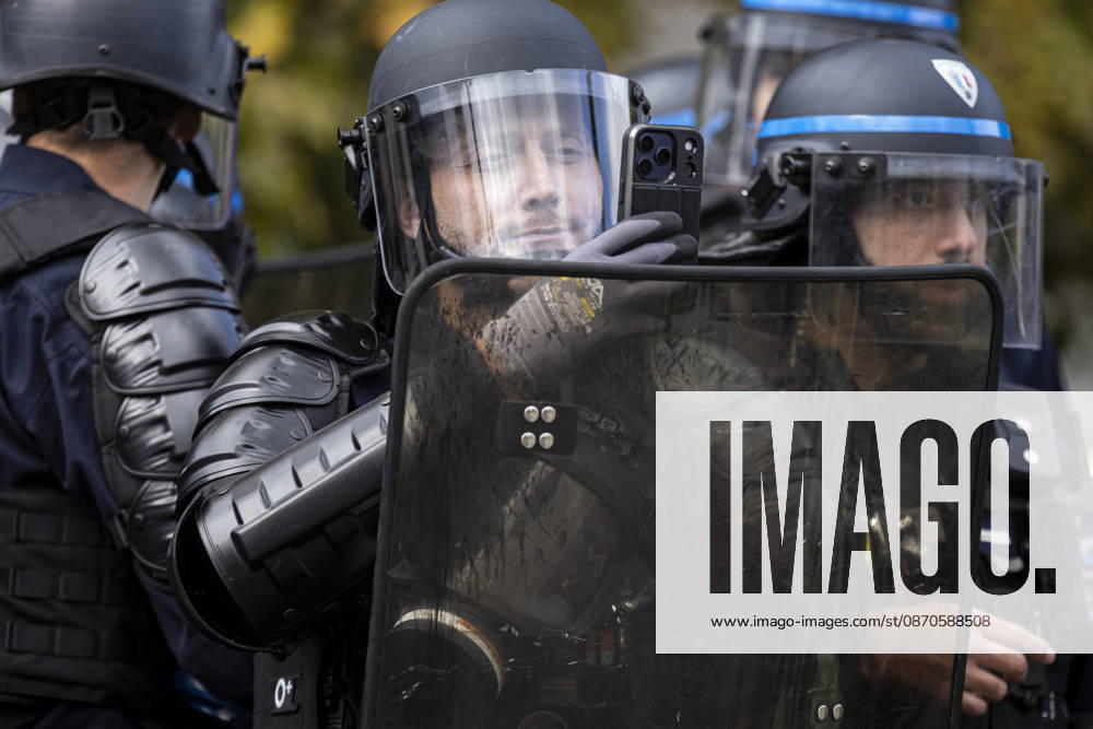 Demonstration and clashes between protesters and police in Strasbourg STRASBOURG, FRANCE - OCTOBER 24: Protesters clash with law enforcement officers during a demonstration in the city centre of Strasbourg, France on October 24, 2026. Police officers intervene to disperse groups of protesters as tear gas is deployed. Clashes, projectile throwing and property damage are reported in several streets. Barricades and burning vehicles reflect the tense situation surrounding the protest. Elyxandro Cegarra Anadolu Strasbourg France. Editorial use only. Please get in touch for any other usage.