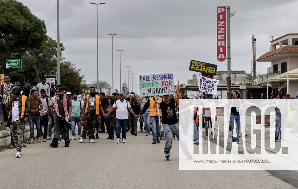 IPA90126146 - Castelvolturno: The church and local institutions led the peaceful march of 10,000 people according to police figures, though organizers claim there were nearly 20,000 participants to protest the opening of the CPRs (centers for repatriation), which are administrative detention facilities.