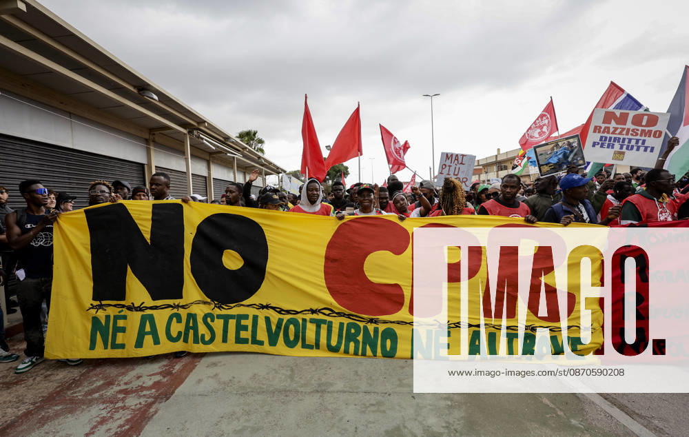 IPA90126158 - Castelvolturno: The church and local institutions led the peaceful march of 10,000 people according to police figures, though organizers claim there were nearly 20,000 participants to protest the opening of the CPRs (centers for repatriation), which are administrative detention facilities.