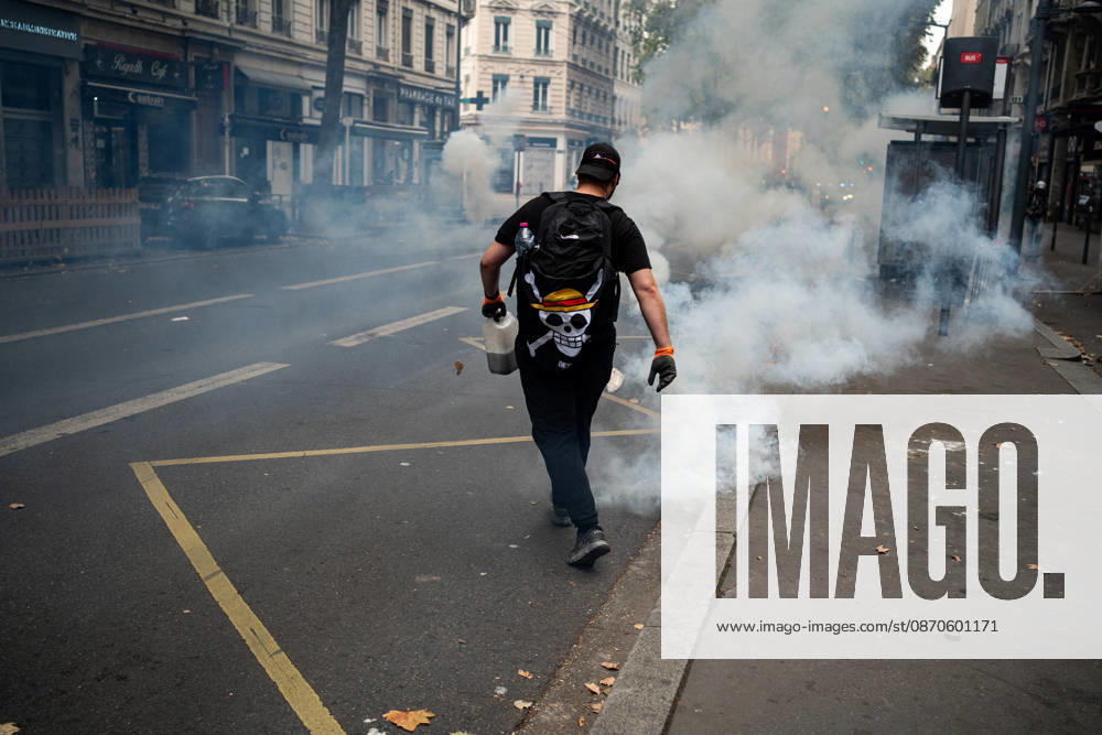 Protest against the high cost of living in Lyon on October 24, 2026 Nicolas Liponne MAXPPP Lyon 10 24 2026 A person pushes back a tear gas canister during a day of protests against the high cost of living in Lyon, October 24, 2026. Protests had been banned in part of the city center following the riots on October 17. A person pushes back a tear gas canister during a protest against the high cost of living in Lyon on October 24, 2026. Protests had been banned in part of the city center following the riots on October 17. France, Oct. 24, 2026. Another day of protests this Saturday, and amid fears of renewed violence and looting, restrictions on freedom of movement and assembly have multiplied, drawing sharp criticism from civil liberties gro